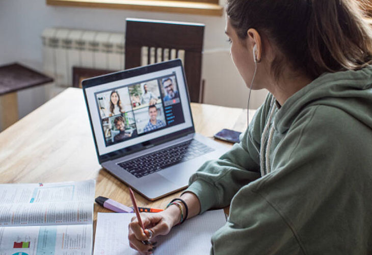 Laptop hỗ trợ sinh viên học online hiệu quả