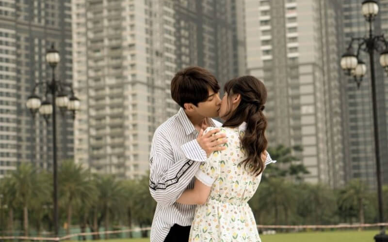 Ngày Quốc tế Nụ hôn ( Kissing day) bắt nguồn từ nước Anh vào năm 2000.