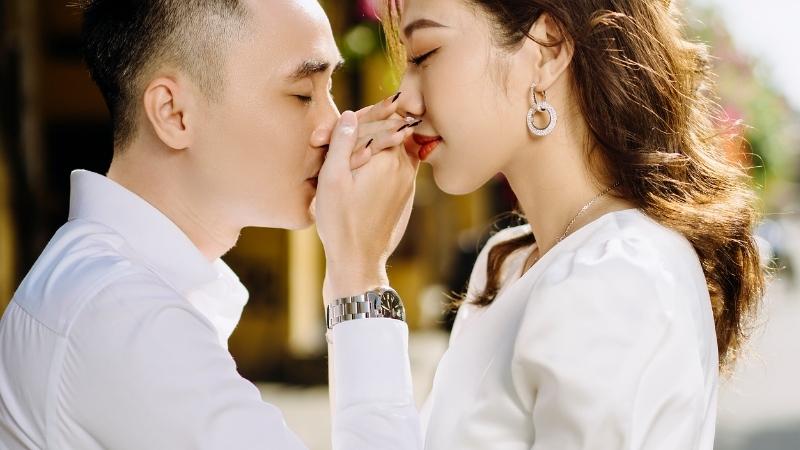 Ý nghĩa nụ hôn: 7 vị trí trao nụ hôn của các cặp đôi