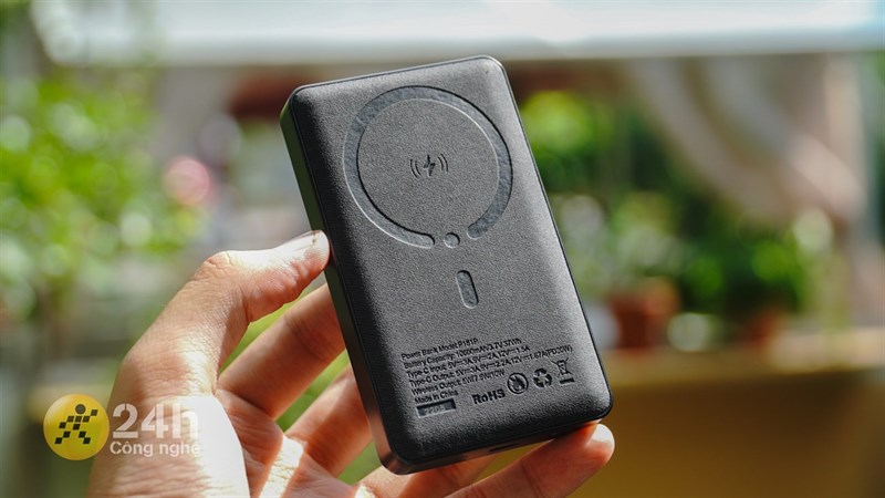 Trên tay sạc dự phòng Xmobile PowerLite P181P: Thiết kế gọn gàng, tính linh động cao và có sạc ngược không dây Trên tay sạc dự phòng Xmobile PowerLite P181P: Thiết kế gọn gàng, tính linh động cao và có sạc ngược không dây