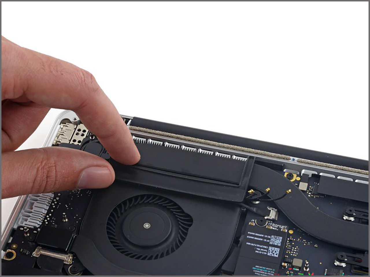 Quạt MacBook kêu to