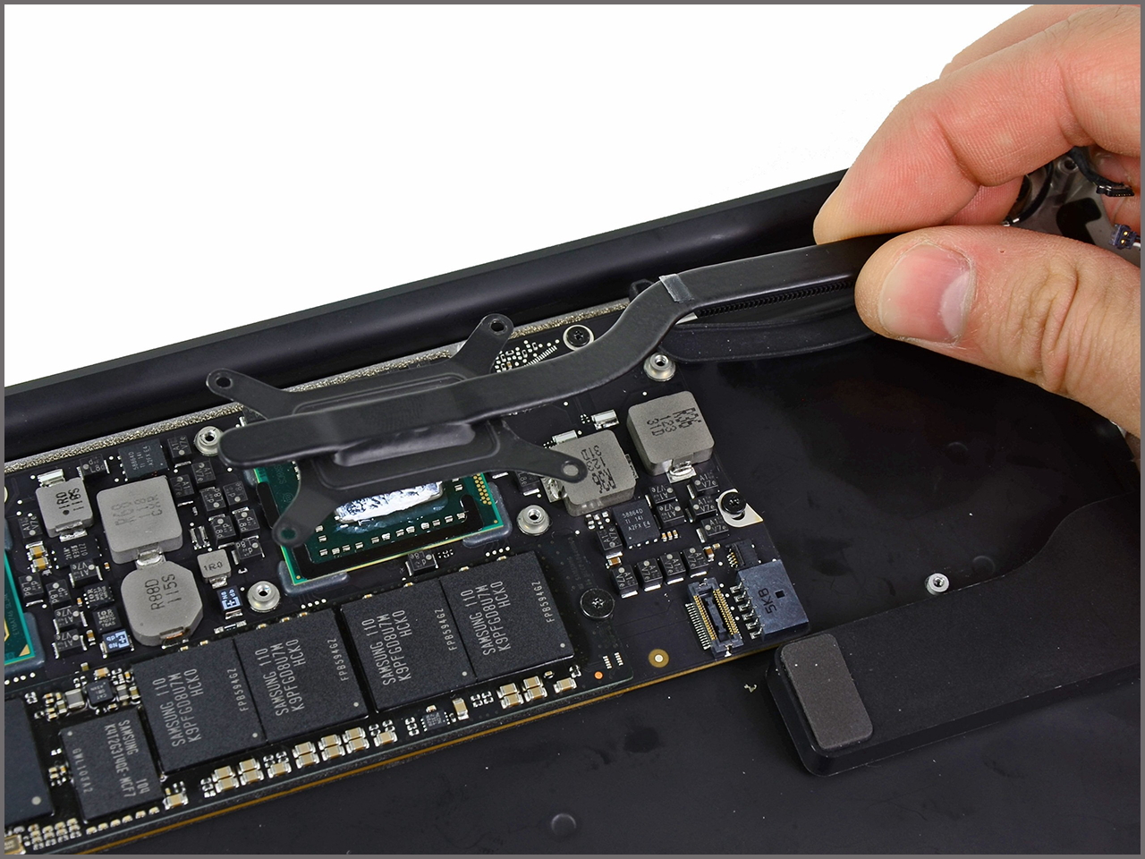Quạt MacBook kêu to