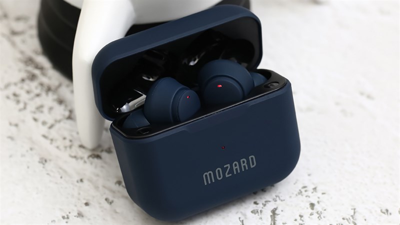 Thiết kế của Mozard Air 6 có phần vuông vức và gọn nhẹ, dễ dàng mang theo bên mình mọi lúc mọi nơi. 