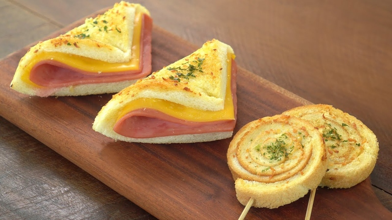 Cách làm sandwich phô mai bơ tỏi chiên giòn cho buổi sáng