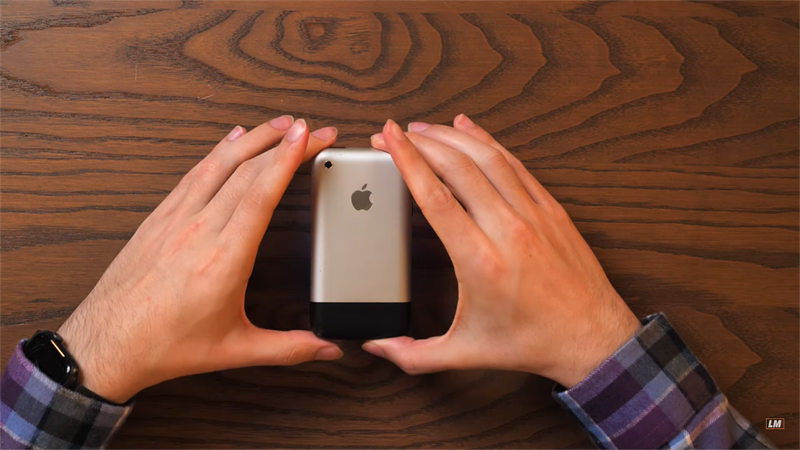 Kỉ niệm iPhone 15 tuổi: Cùng xem nguyên mẫu iPhone giá gần 12 tỷ đồng