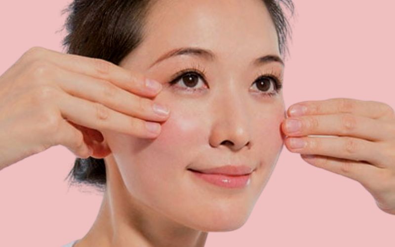 Eye massage to relax muscles, treat puffiness