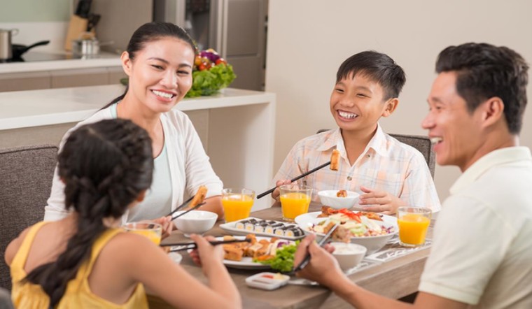 Sau khi chích ngừa, phụ huynh không nên cho trẻ ăn gì để phòng biến chứng