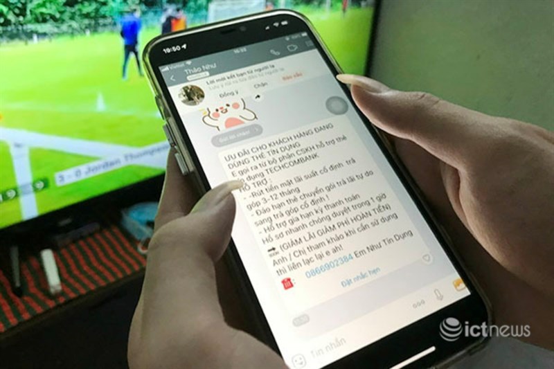 Tin nhắn của đối tượng xấu mạo danh ngân hàng lừa đảo rút tiền thẻ tín dụng của người dùng Tin nhắn của đối tượng xấu mạo danh ngân hàng lừa đảo rút tiền thẻ tín dụng của người dùng