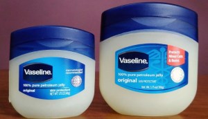 Trị thâm mông không còn quá khó nếu bạn sử dụng tuýp Vaseline quen thuộc