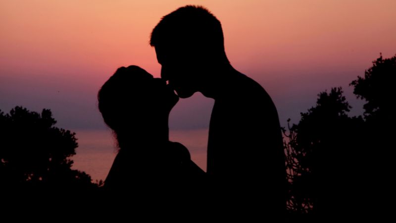 Nụ hôn có thể giúp giảm đau hiệu quả