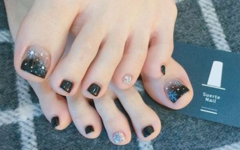 Top 50+ mẫu nail chân màu đỏ cực sang chảnh và tôn da