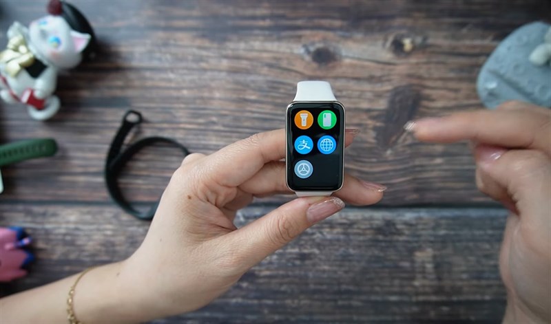 Trên tay Xiaomi Mi Band 7 Pro Trên tay Xiaomi Mi Band 7 Pro