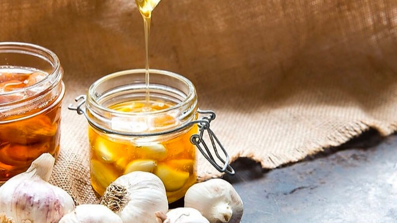 Tỏi ngâm mật ong giúp nuôi dưỡng làn da