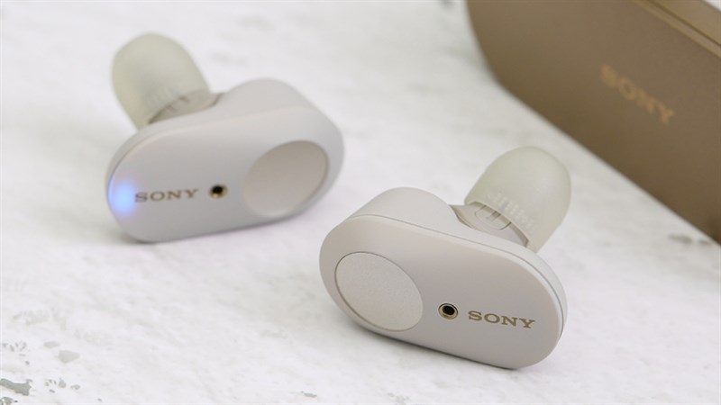 Phần tai nghe của Sony WF-1000XM3SME có bề mặt tiếp xúc được làm từ chất liệu cao su.