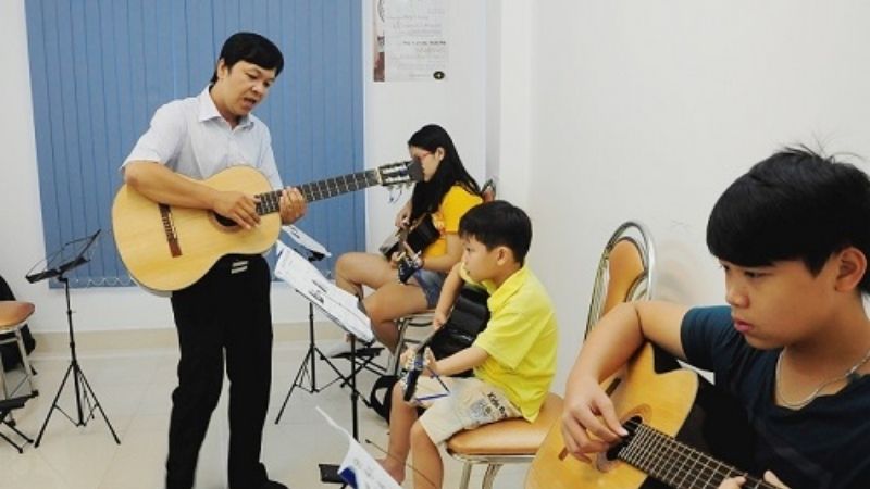 Chọn đàn Guitar có kích thước phù hợp với bé