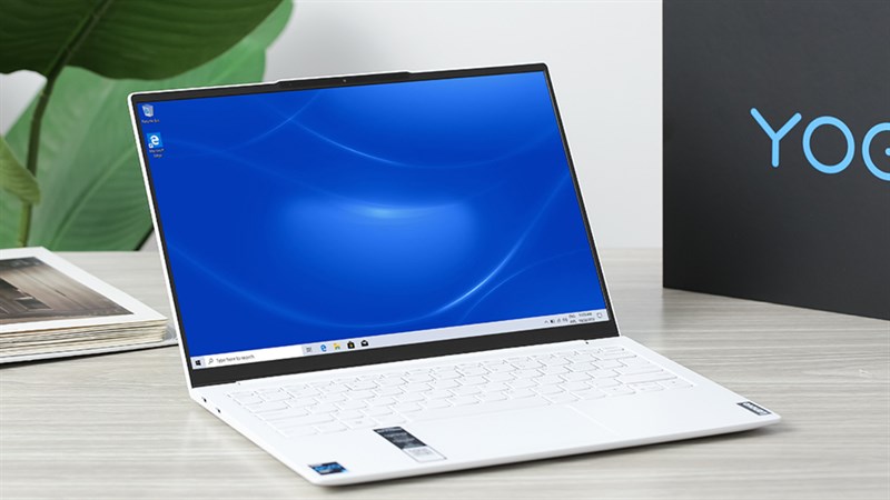 Lenovo YOGA Slim 7 Carbon có độ mòng và nhẹ đáng kinh ngạc khiến nhiều người yêu thích. Lenovo YOGA Slim 7 Carbon có độ mòng và nhẹ đáng kinh ngạc khiến nhiều người yêu thích.