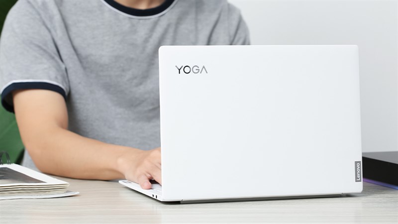 Dù mỏng nhẹ nhưng cấu hình của máy lại không hề yếu một chút nào với chip i5 thế hệ 11. Dù mỏng nhẹ nhưng cấu hình của máy lại không hề yếu một chút nào với chip i5 thế hệ 11.