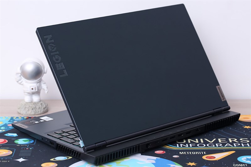 Lenovo Gaming Legion 5 sở hữu ngoại hình hiện đại và khá hầm hố đúng chất gaming. Lenovo Gaming Legion 5 sở hữu ngoại hình hiện đại và khá hầm hố đúng chất gaming.