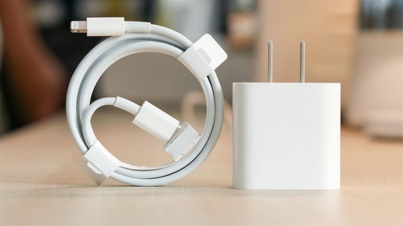 Sạc cáp chính hiệu nhà Táo đang giảm ngon đến 20%, iFans chốt deal lẹ thôi nào Sạc cáp chính hiệu nhà Táo đang giảm ngon đến 20%, iFans chốt deal lẹ thôi nào