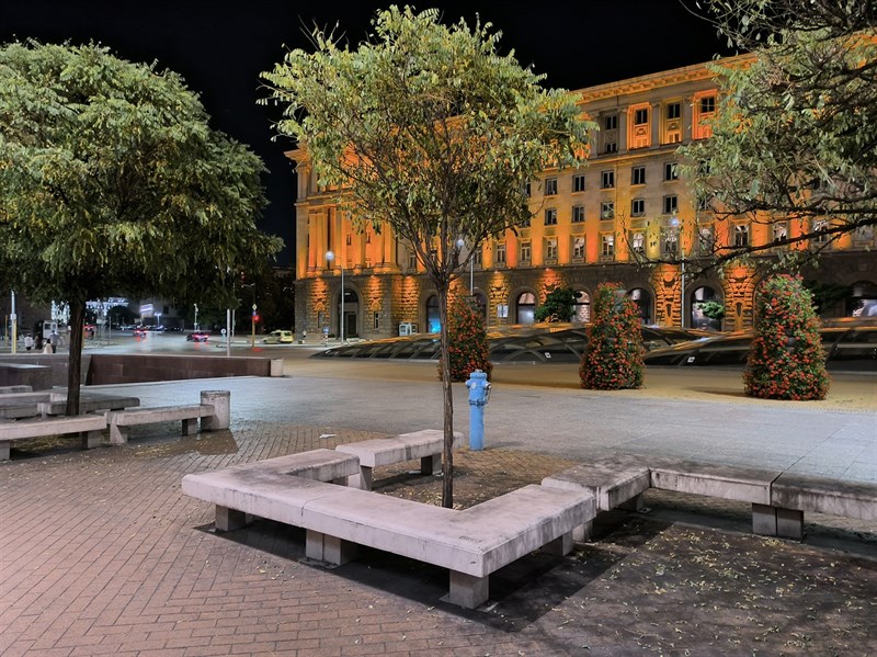 Trong điều kiện thiếu sáng người dùng nên sử dụng chế độ chụp đêm để có chất lượng ảnh tốt nhất