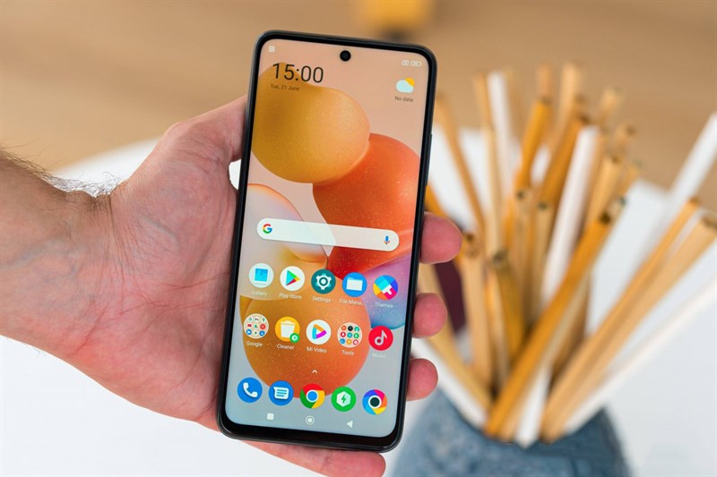 Mặt trước POCO X4 GT chỉ còn được bảo vệ bằng kính cường lực Gorilla Glass 5