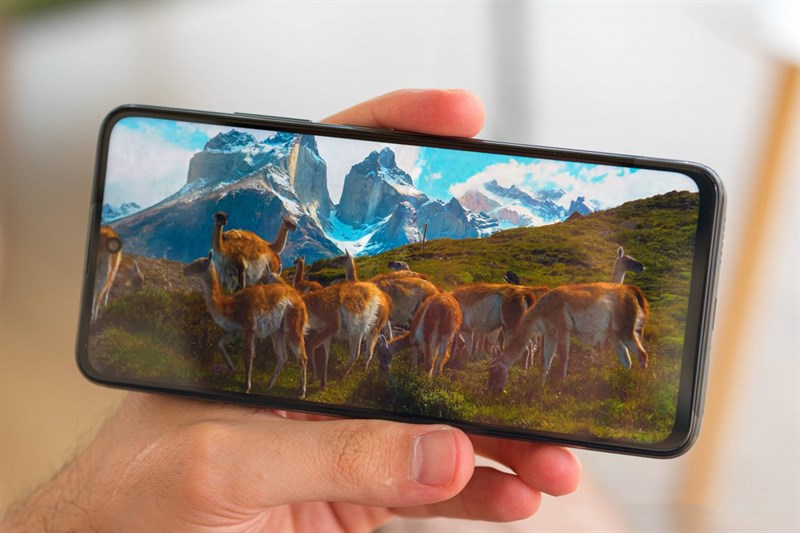 Màn hình POCO X4 GT có tần số quét lên đến 144 Hz