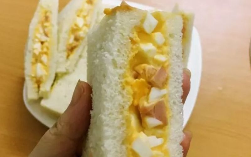 Bánh mì sandwich kẹp trứng mayonnaise