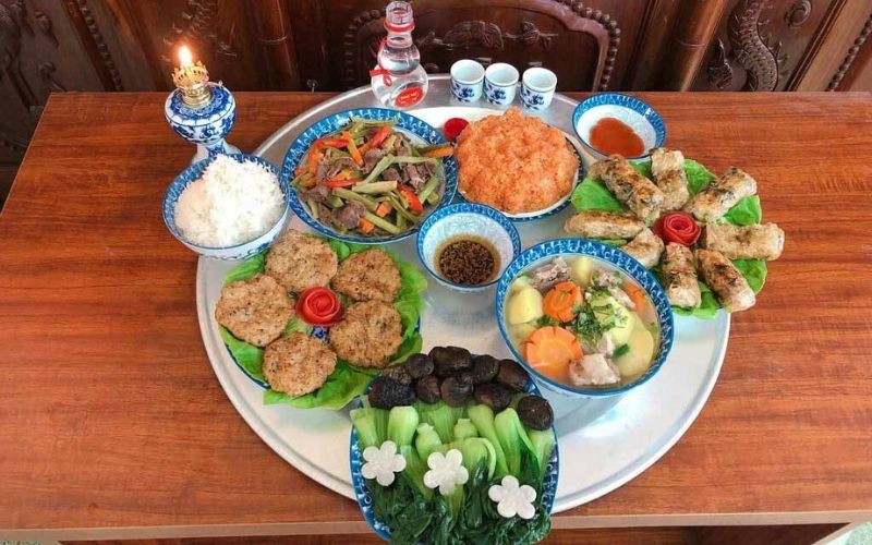 Việc cúng cỗ chay hay mặn dịp Rằm tháng 7 tùy thuộc vào hoàn cảnh của từng gia đình