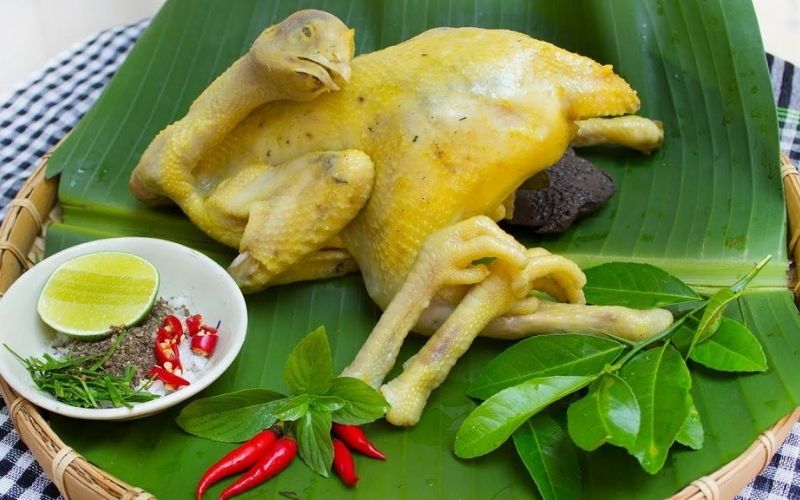 Gà luộc - một món mặn đơn giản để cúng Rằm tháng 7