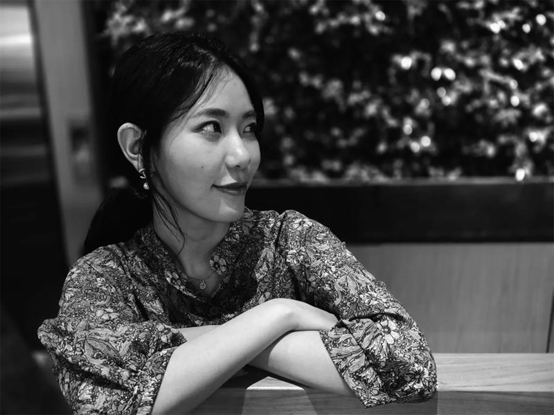 Ảnh chụp chân dung trên Xiaomi 12S Ultra với chế độ đen trắng