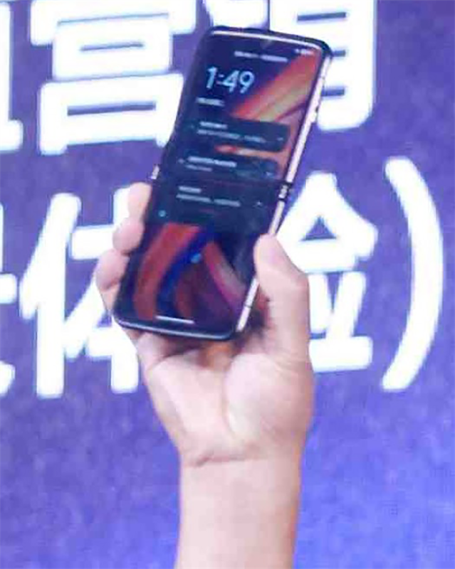 Mặt trước chiếc Motorola Razr 2022 Mặt trước chiếc Motorola Razr 2022