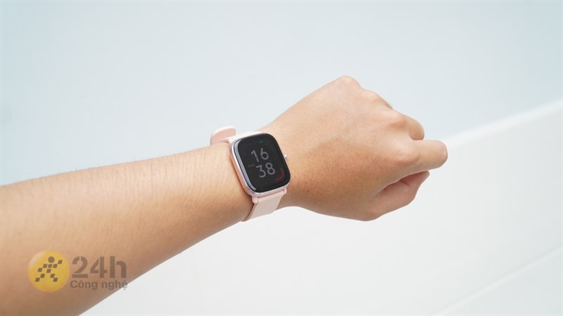 Chiếc Amazfit GTS 2 mini sẽ là lựa chọn phù hợp hơn với các bạn nữ với thiết kế tinh tế, sang trọng