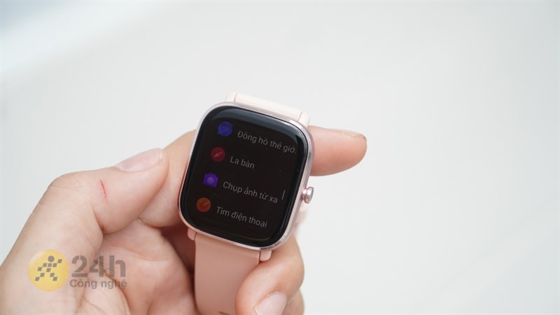 Trong khi đó, Amazfit GTS 2 mini lại có thiết kế tinh tế, sang trọng phù hợp với các bạn nữ