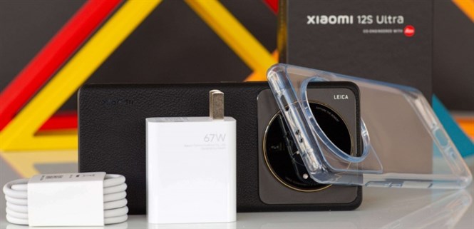 Đánh giá nhanh Xiaomi 12s Ultra: Thiết kế với đường viền vàng 23K, màn hình lớn 6.73 inch