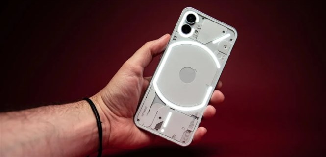 Đánh giá nhanh Nothing Phone 1: Thiết kế trong suốt, chip Snapdragon 778G+, cụm camera kép độc đáo