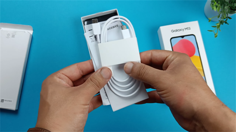 Trên tay Galaxy M13 Trên tay Galaxy M13