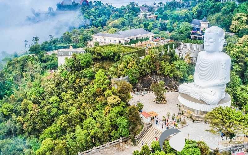 Chùa Linh Ứng trên đỉnh Bà Nà là một trong 3 ngôi chùa Linh Ứng nổi tiếng tại Đà Nẵng