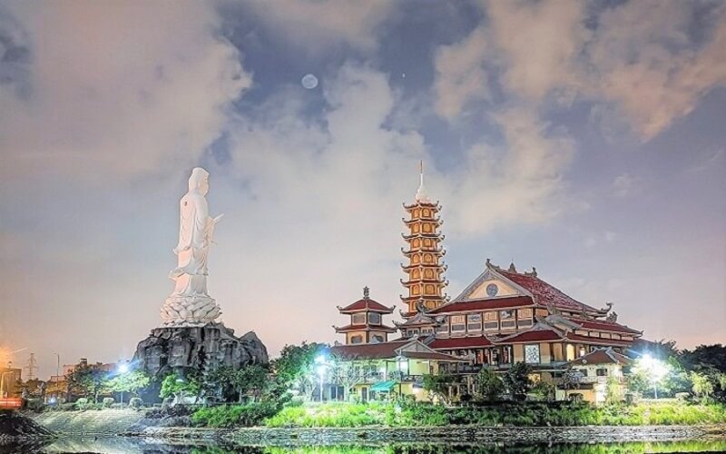 Thiền viện Bồ đề thành lập 1995 do Hòa Thượng Thích Minh Tuấn khai sơn