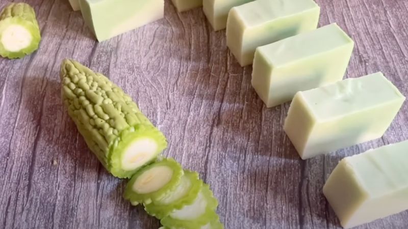 How to make soap from bitter melon to treat back acne effectively at home