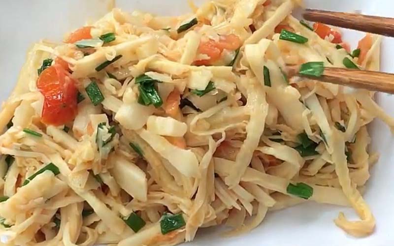 Tell you how to make a simple and delicious tomato fried bamboo shoot