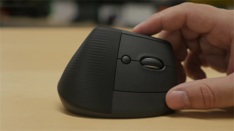 Trên tay chuột Logitech Lift: Thiết kế công thái học, pin dùng 2 năm và giá chỉ 1.64 triệu*