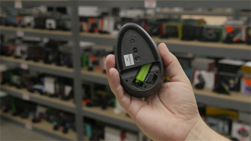 Trên tay chuột Logitech Lift: Thiết kế công thái học, pin dùng 2 năm và giá chỉ 1.64 triệu*