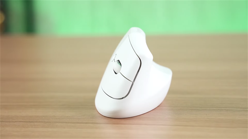 Trên tay chuột Logitech Lift: Thiết kế công thái học, pin dùng 2 năm và giá chỉ 1.64 triệu*