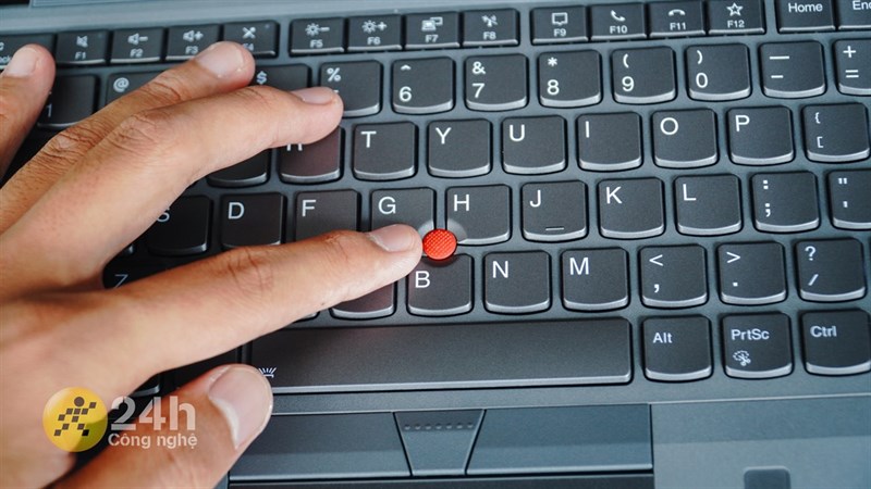 TrackPoint là một trong những điểm nổi bật trên bàn phím của những chiếc ThinkPad. TrackPoint là một trong những điểm nổi bật trên bàn phím của những chiếc ThinkPad.