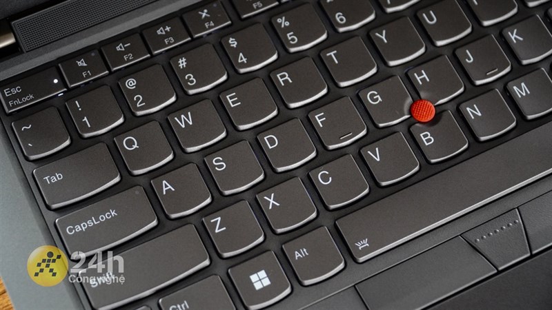 Keycap của bàn phím ThinkPad P14s G2 còn được làm võng xuống để ôm vào đầu ngón tay người dùng khi gõ. Keycap của bàn phím ThinkPad P14s G2 còn được làm võng xuống để ôm vào đầu ngón tay người dùng khi gõ.