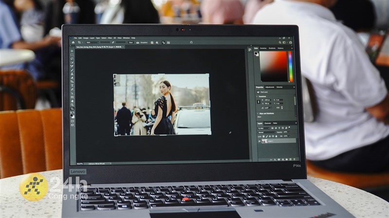 ThinkPad P14s G2 vẫn có thể cân được một số tác vụ chỉnh sửa ảnh nhẹ nhàng. ThinkPad P14s G2 vẫn có thể cân được một số tác vụ chỉnh sửa ảnh nhẹ nhàng.