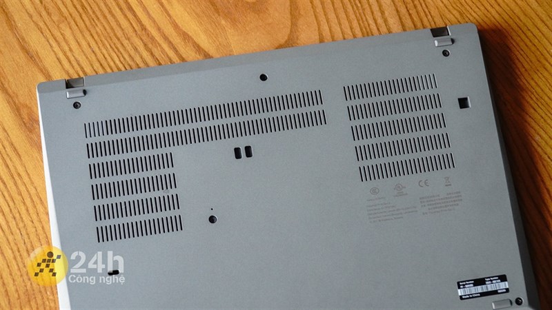 ThinkPad P14s G2 hoạt động mát mẻ và hệ thống tản nhiệt của máy làm việc rất tốt. ThinkPad P14s G2 hoạt động mát mẻ và hệ thống tản nhiệt của máy làm việc rất tốt.