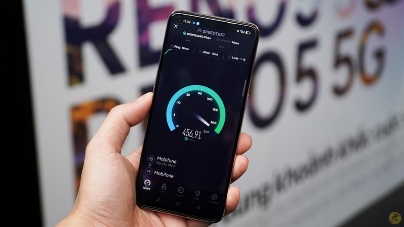 Trang bị con chip 5G cho máy khả năng kết nối cực nhanh và ổn định. 