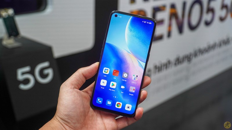 Màn hình của OPPO Reno5 5G là hoàn toàn đủ để bạn tha hồ giải trí. 