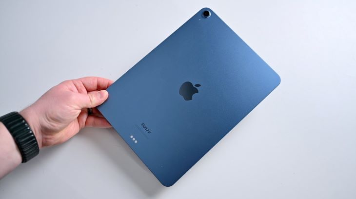 Có nên mua iPad Air 5? Đánh giá iPad Air 5 (2022) cực đáng trông đợi > Kích thước iPad Air 5